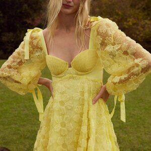 NWT FOR LOVE AND LEMONS KIERSTEN YELLOW DAISY MESH MINI DRESS SIZE S